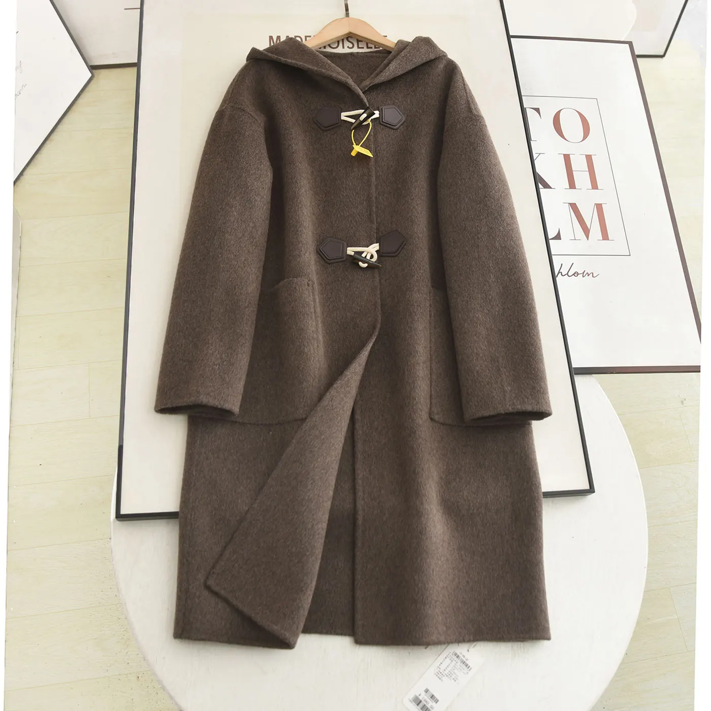 Двустороннее шерстяное пальто, зима 202, свободная посадка, универсальная женская верхняя одежда на пуговицах с капюшоном, похожая к рогу, Bule
Двустороннее шерстяное пальто, зима 202, свободная посадка, универсальная женская верхняя одежда на пуговицах с капюшоном, похожая к рогу, Bule