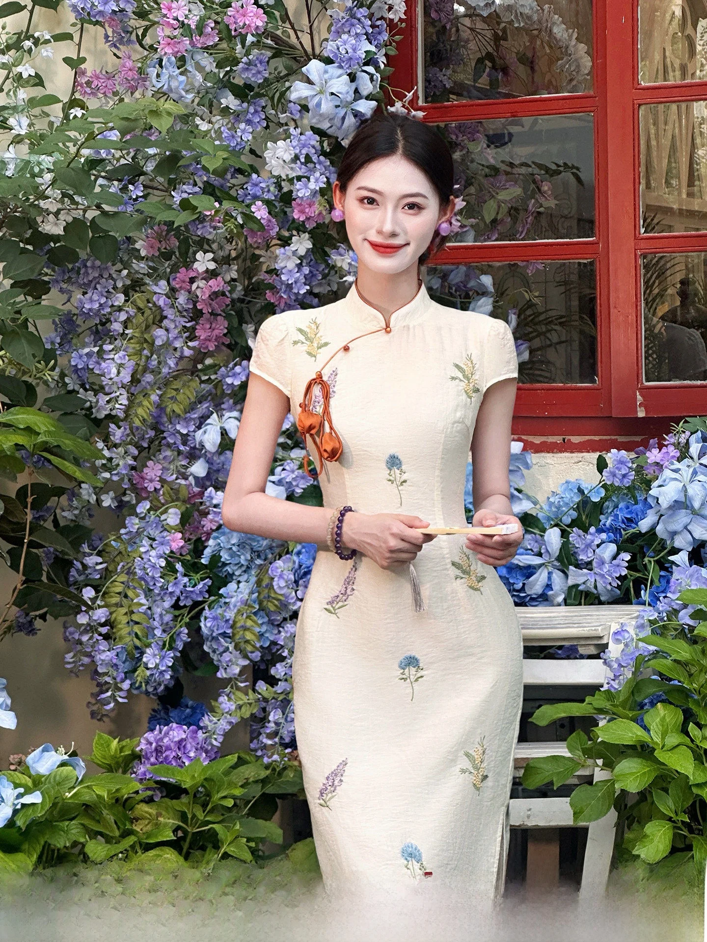 Lingshan Zhihe New Chinese Style Embroidered Women's Spring Summer Stand Collar Waist Cinched Dress Vintage Wind
Lingshan Zhihe New Chinese Style Embroidered Women's Spring Summer Stand Collar Waist Cinched Dress Vintage Wind