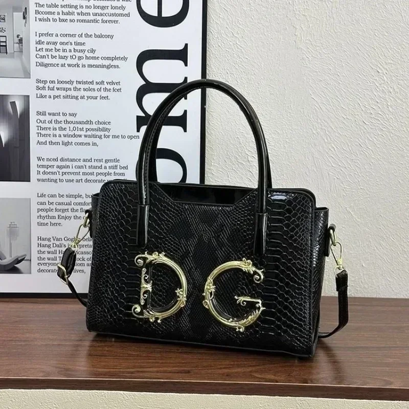 Elegant Minimalist Diaper Bag Fashionable Original Leather Tote Unique Vintage Shoulder Handbag Stylish For Daily Shopping
Elegant Minimalist Diaper Bag Fashionable Original Leather Tote Unique Vintage Shoulder Handbag Stylish For Daily Shopping
