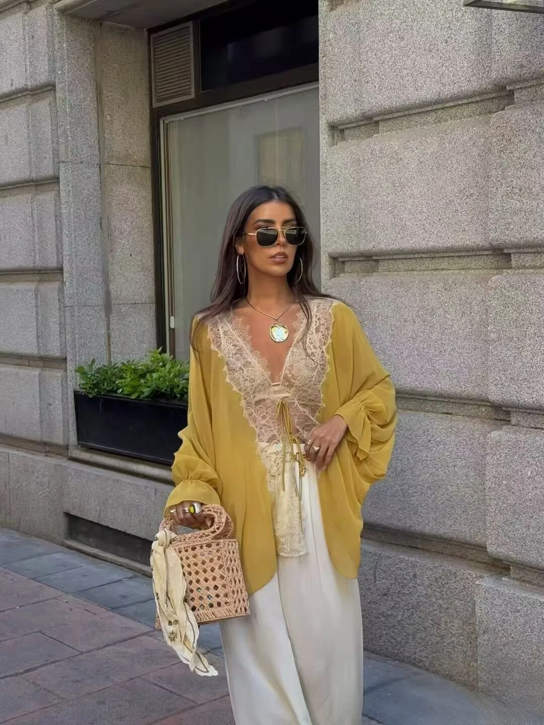 Paris Summer Vintage Romantic Lazy Lace Splicing Irregular See-through Long Sleeve Shirt Women's Loose Fit Breathable Top
Paris Summer Vintage Romantic Lazy Lace Splicing Irregular See-through Long Sleeve Shirt Women's Loose Fit Breathable Top
