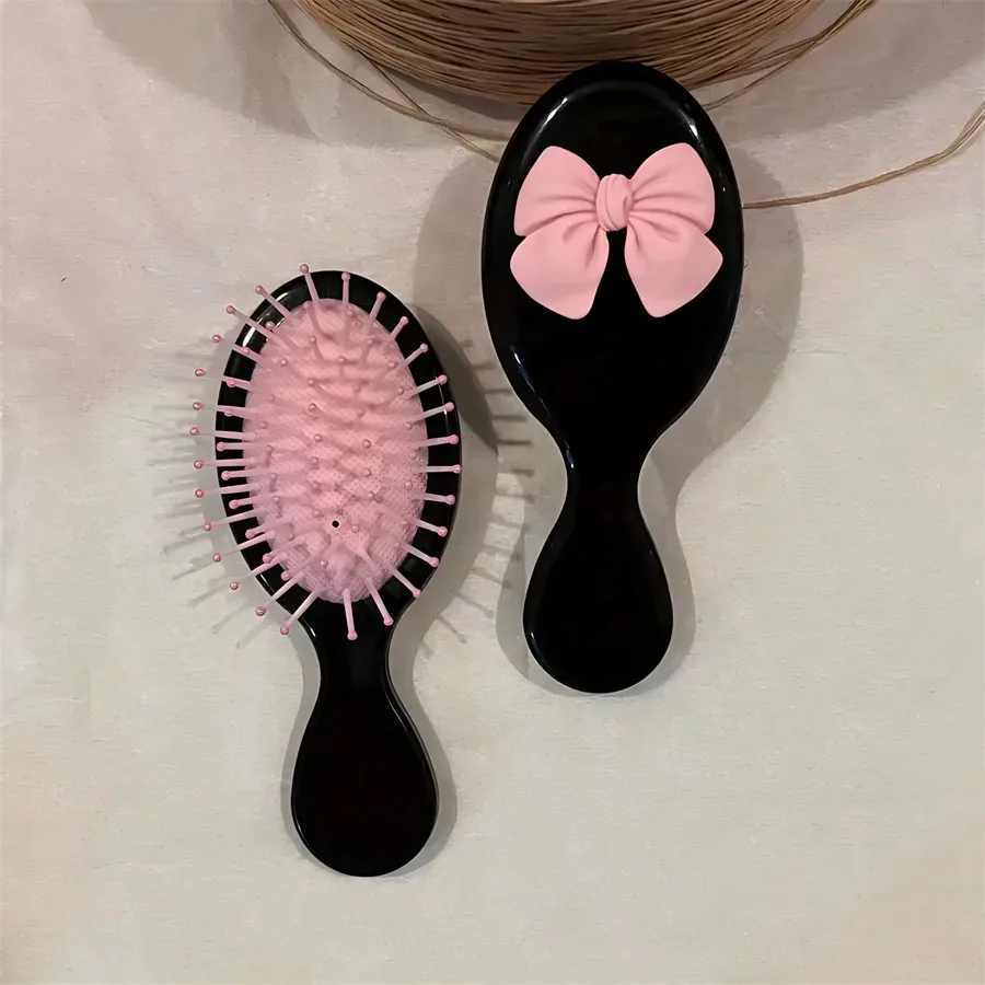 1pc Cute Cartoon Pink Bow Hairbrush With Cushion And Mini Soft Massage Hair Brush, For Girls, Hair Brush, Comb, Hair Tools, Hair Products And Accessories For Barber Salon Beauty Back To School, Travel Holiday Essentials, Hair Accessories Brushes, Edge Bru
1pc Cute Cartoon Pink Bow Hairbrush With Cushion And Mini Soft Massage Hair Brush, For Girls, Hair Brush, Comb, Hair Tools, Hair Products And Accessories For Barber Salon Beauty Back To School, Travel Holiday Essentials, Hair Accessories Brushes, Edge Bru