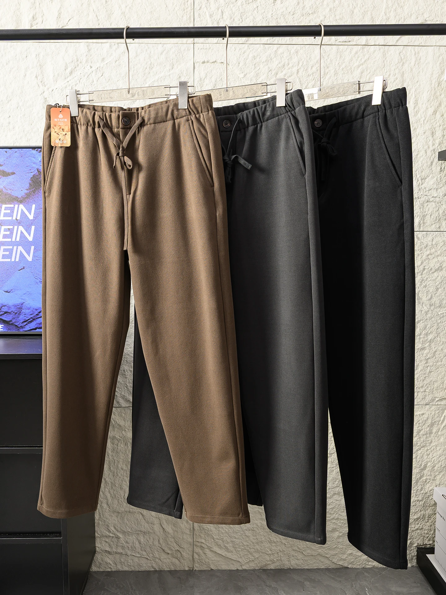 High-End Cashmere Double-Sided Brushed Straight Leg Casual Pants for Men Autumn Winter Business Commute Elastic Waist Versati...
High-End Cashmere Double-Sided Brushed Straight Leg Casual Pants for Men Autumn Winter Business Commute Elastic Waist Versati...