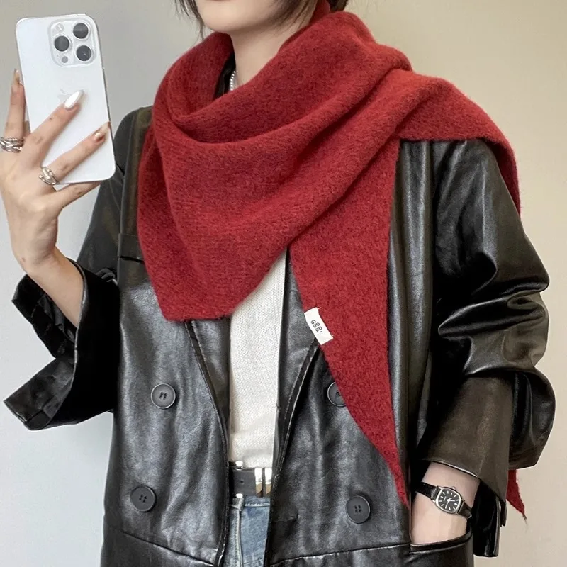 Women Triangle Scarf Wool-blend Knitted Autumn Winter Shawl Versatile Scarves Solid Color
Women Triangle Scarf Wool-blend Knitted Autumn Winter Shawl Versatile Scarves Solid Color