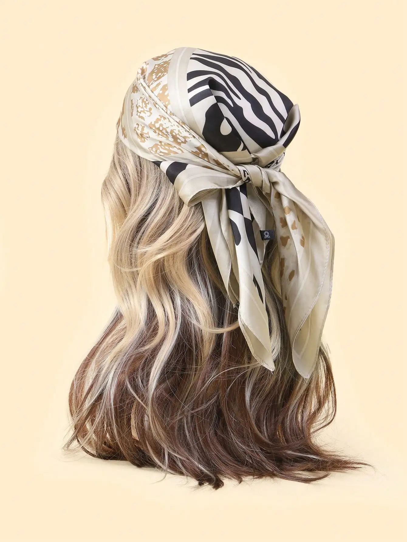 1pc Women's New Arrivals Bandana, 27.56 Inch Faux Silk Leopard Print Square Scarf Hair Band Neckerchief Versatile Accessory, Suitable For Daily Use For Dress
1pc Women's New Arrivals Bandana, 27.56 Inch Faux Silk Leopard Print Square Scarf Hair Band Neckerchief Versatile Accessory, Suitable For Daily Use For Dress