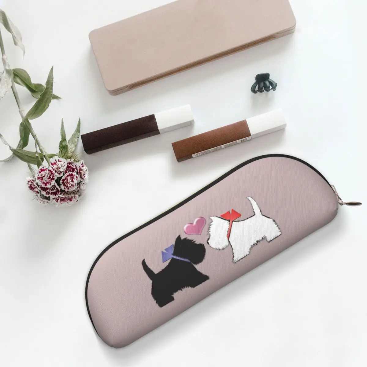 Westie Dog And Scotty Dog Художественный пенал для хранения канцелярских принадлежностей Большая вместительная коробка для ручек Сумка-карандаш для мальчиков и девочек
Westie Dog And Scotty Dog Художественный пенал для хранения канцелярских принадлежностей Большая вместительная коробка для ручек Сумка-карандаш для мальчиков и девочек