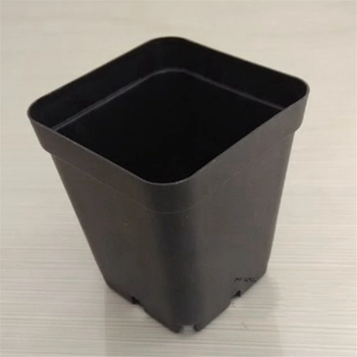 B13C100PCS Одноразовый цветочный горшок для растений Маленький черный квадратный пластиковый квадратный горшок для резки рассады
B13C100PCS Одноразовый цветочный горшок для растений Маленький черный квадратный пластиковый квадратный горшок для резки рассады