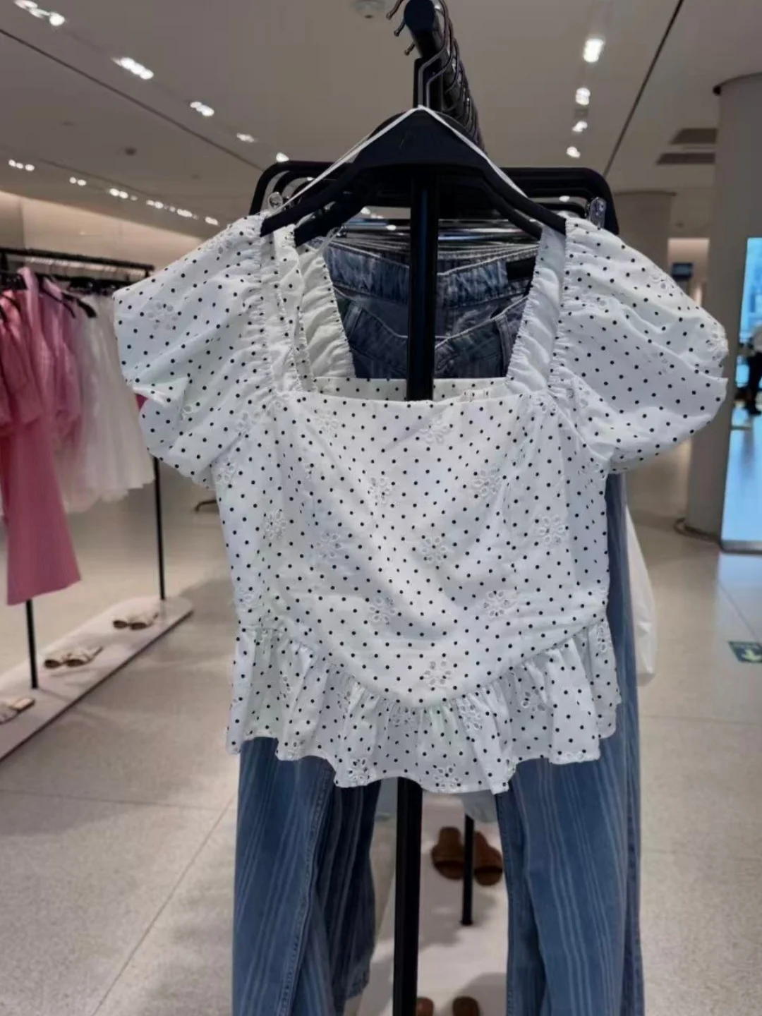 Summer 2026 Women's Shirt A-Line Bubble Sleeve Square Collar Polka Dot Print Slim Fit Pure Cotton Short Sleeve Breathable Top
Summer 2026 Women's Shirt A-Line Bubble Sleeve Square Collar Polka Dot Print Slim Fit Pure Cotton Short Sleeve Breathable Top