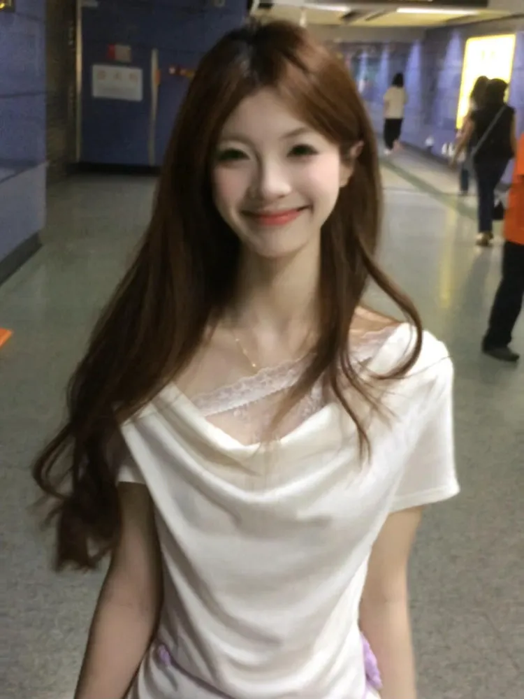 Корейская летняя женская футболка с кружевными вставками и одним открытым плечом, приталенная, однотонная, из чистого хлопка, для повседневной носки
Корейская летняя женская футболка с кружевными вставками и одним открытым плечом, приталенная, однотонная, из чистого хлопка, для повседневной носки