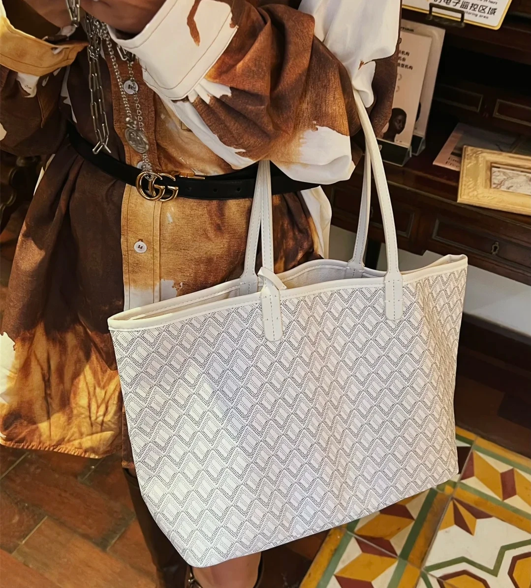 tote bags Big Shoulder Bags A+++++ Leather Tote Bag Large Capacity Women Handbags Ladies Shopping Handbag Designer Handle Bags
tote bags Big Shoulder Bags A+++++ Leather Tote Bag Large Capacity Women Handbags Ladies Shopping Handbag Designer Handle Bags