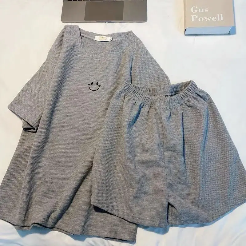 Women's Summer Lightweight Short Sleeve Loose Cute Student Two-Piece Set Simple Outdoor Wear Home Clothes Short Pants
Women's Summer Lightweight Short Sleeve Loose Cute Student Two-Piece Set Simple Outdoor Wear Home Clothes Short Pants