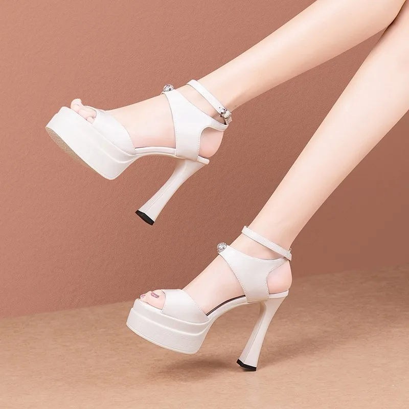 Women Soft Leather Outside Wear Summer New Platform Block Heel Fish Mouth High Heels Roman Sandals
Women Soft Leather Outside Wear Summer New Platform Block Heel Fish Mouth High Heels Roman Sandals