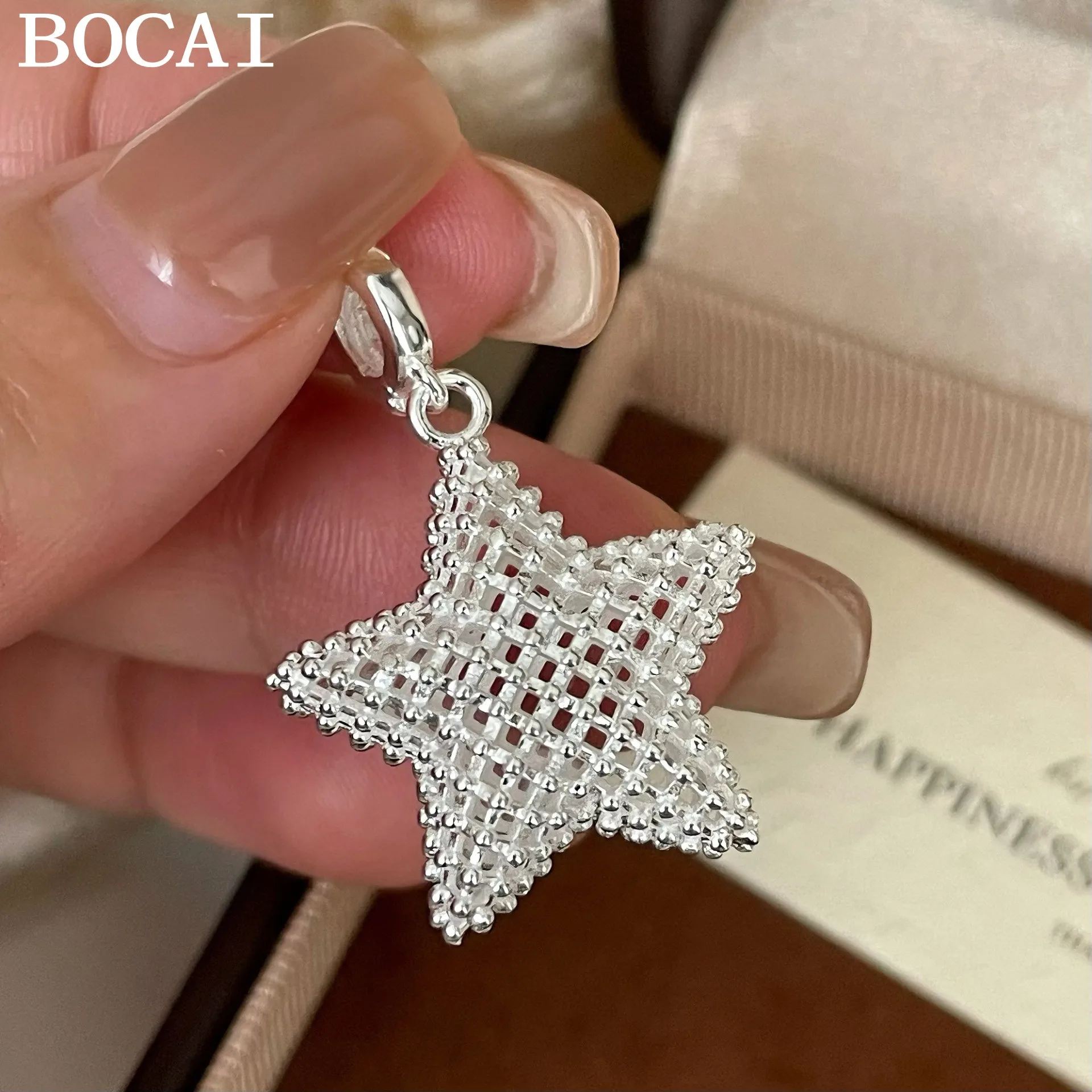 BOCAI NEW S925 Чистое серебро Простой и роскошный выдолбленный универсальный кулон со звездой и пряжкой
BOCAI NEW S925 Чистое серебро Простой и роскошный выдолбленный универсальный кулон со звездой и пряжкой