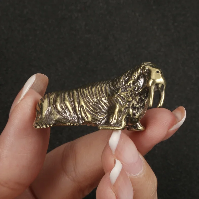 Little Fairy/ Pure Copper Creative Personalized Walrus Statue Desktop Ornament Metal Animal Statue Mini Home Garden Decoration
Little Fairy/ Pure Copper Creative Personalized Walrus Statue Desktop Ornament Metal Animal Statue Mini Home Garden Decoration