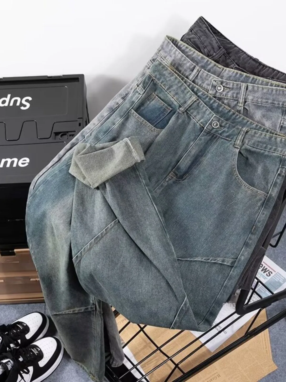 Men's Vintage Straight Leg Jeans Loose Fit Casual Long Trousers Versatile Spring Summer Autumn Wear Resistant Classic Blue Denim
Men's Vintage Straight Leg Jeans Loose Fit Casual Long Trousers Versatile Spring Summer Autumn Wear Resistant Classic Blue Denim