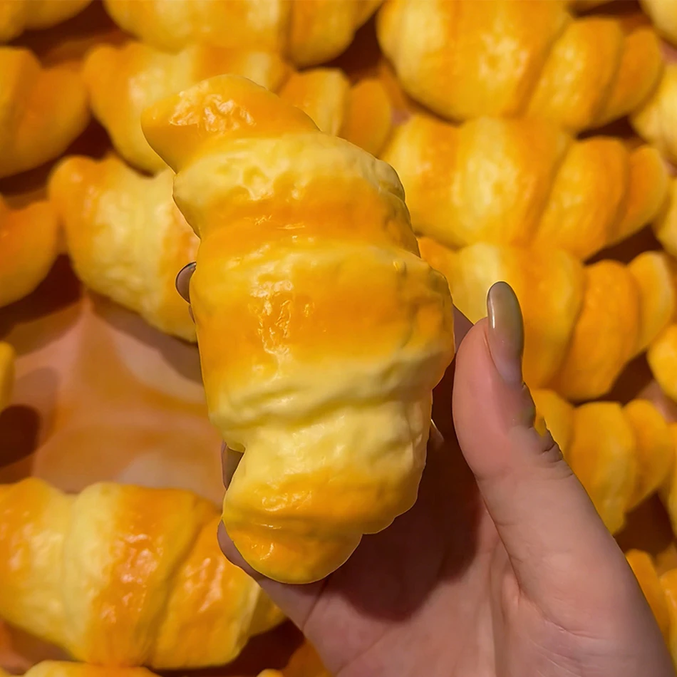 Croissant Squishy Toy Squeeze Toy Slow Rebound Stress Relief Soft Squeeze Anti-Anxiety Toy For Students Office Workers
Croissant Squishy Toy Squeeze Toy Slow Rebound Stress Relief Soft Squeeze Anti-Anxiety Toy For Students Office Workers