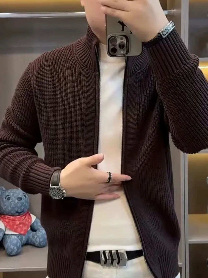 Мужской приталенный люксовый вязаный кардиган на молнии, осенне-зимний, деловой повседневный, с цветными блоками, воротником-стойкой, свитер-жакет
Мужской приталенный люксовый вязаный кардиган на молнии, осенне-зимний, деловой повседневный, с цветными блоками, воротником-стойкой, свитер-жакет