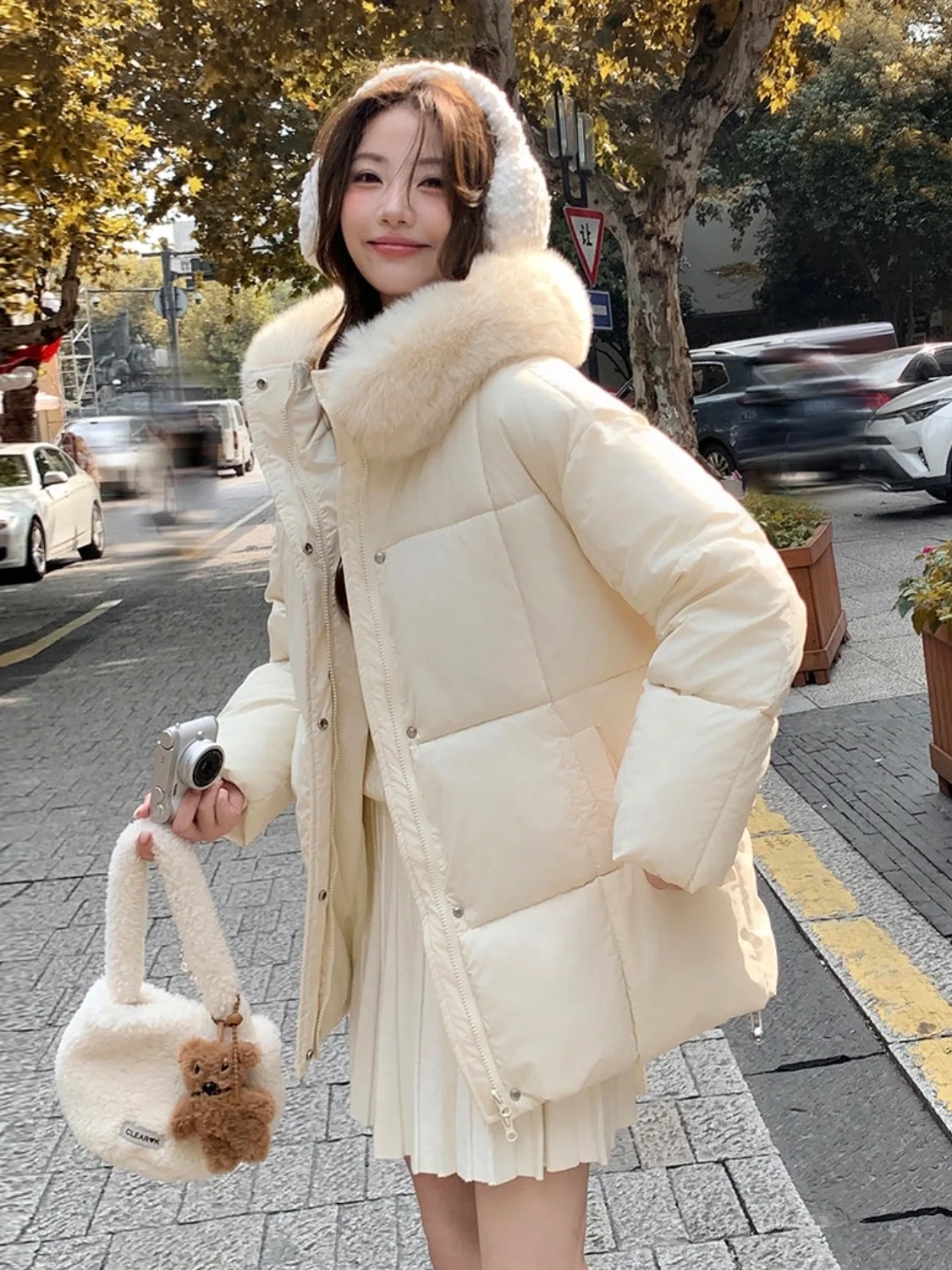 Зимняя утепленная хлопковая куртка с капюшоном, большим меховым воротником, средней длины, маленького размера, с застежкой-молнией, цветная
Зимняя утепленная хлопковая куртка с капюшоном, большим меховым воротником, средней длины, маленького размера, с застежкой-молнией, цветная