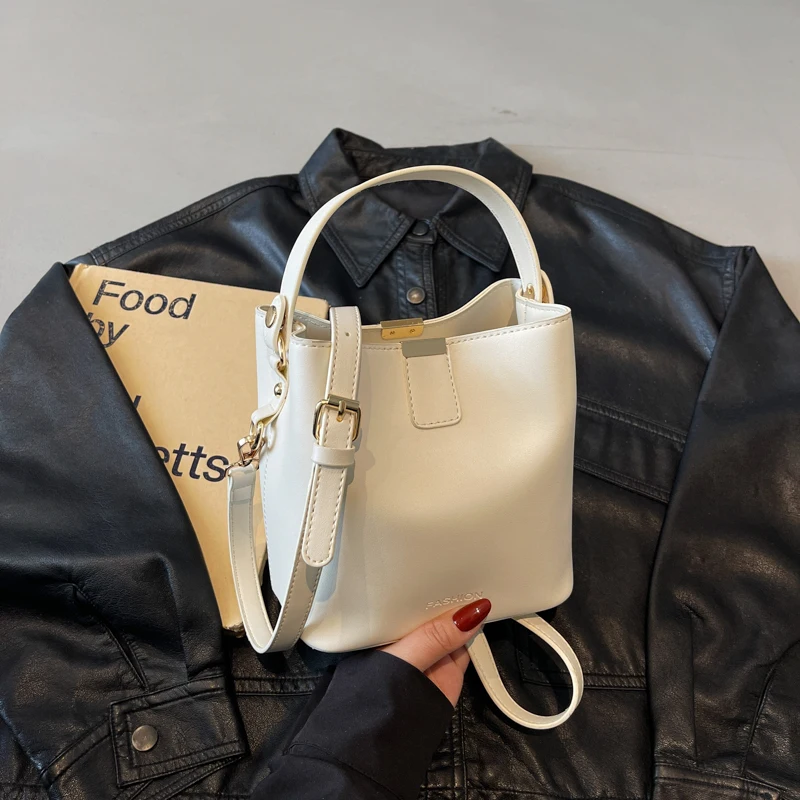 Classic Elegant Leather Crossbody Bag Handbag Shoulder Bag For Women Messenger Tote Popular Design
Classic Elegant Leather Crossbody Bag Handbag Shoulder Bag For Women Messenger Tote Popular Design