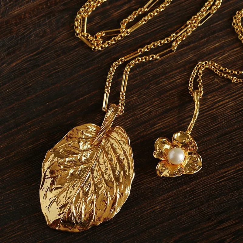 Vintage Jewelry Brass Gold Plated Leaf Pearl Flower Necklace Women Europe American Designer Accessories
Vintage Jewelry Brass Gold Plated Leaf Pearl Flower Necklace Women Europe American Designer Accessories