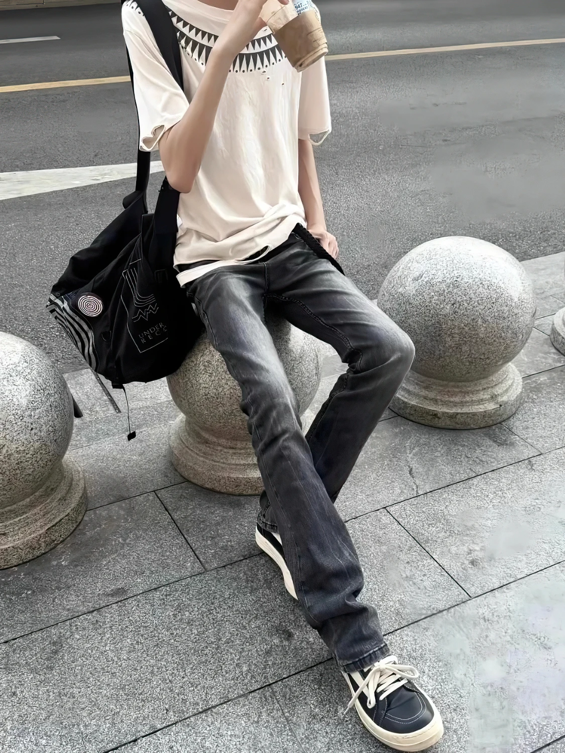American Vintage 517 High Ounce Washed Outdated Black Grey Flared Jeans Clean Fit Long Trousers for Men Casual Autumn Wear
American Vintage 517 High Ounce Washed Outdated Black Grey Flared Jeans Clean Fit Long Trousers for Men Casual Autumn Wear