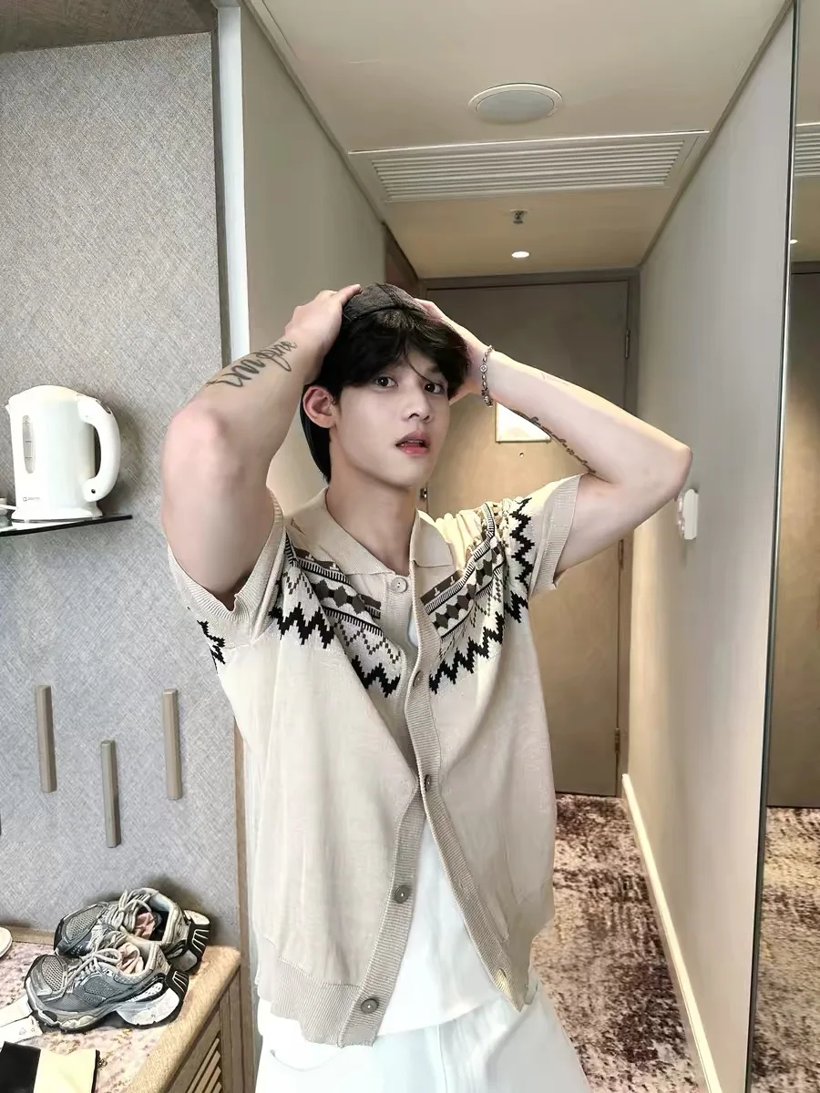 Retro Fair Isle Knitted Half Sleeve T-Shirt Men's Summer Casual Loose Fit Open Cardigan Breathable Soft Skin-Friendly
Retro Fair Isle Knitted Half Sleeve T-Shirt Men's Summer Casual Loose Fit Open Cardigan Breathable Soft Skin-Friendly