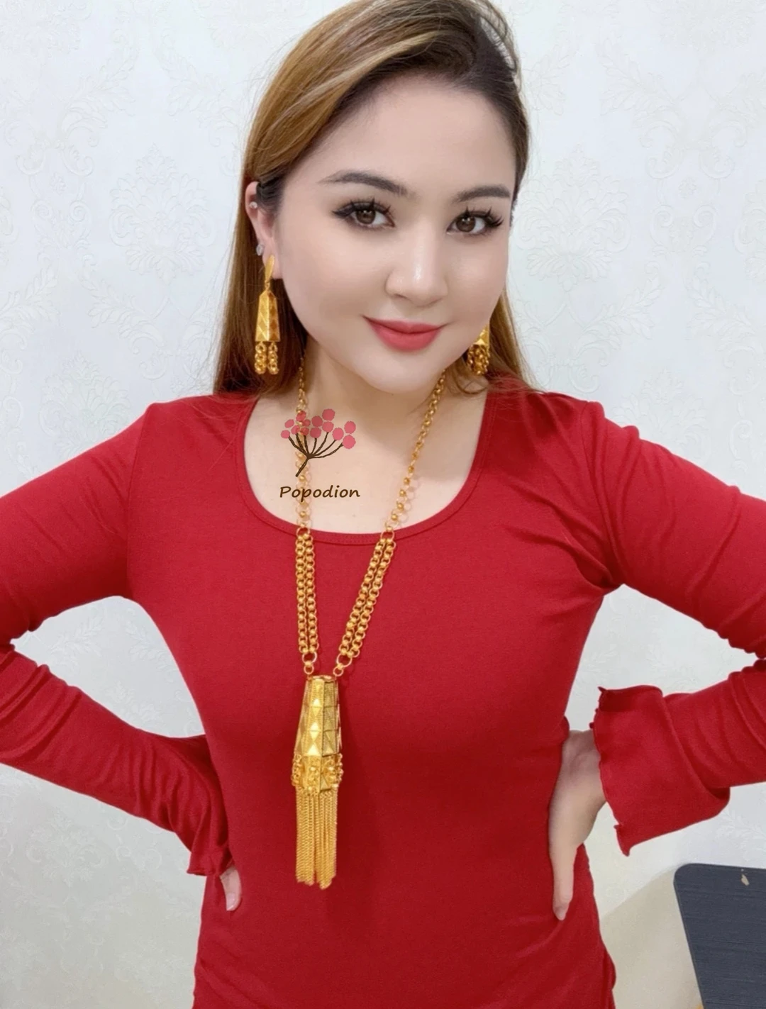 Дубай, новые 24-каратные позолоченные серьги-колье в подарок для женщин, комплект ювелирных украшений для свадебной вечеринки DD10624
Дубай, новые 24-каратные позолоченные серьги-колье в подарок для женщин, комплект ювелирных украшений для свадебной вечеринки DD10624