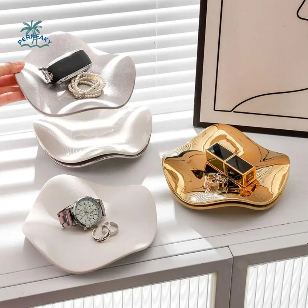 Desktop Ornament Ceramic Jewelry Display Tray Flower Shaped Ins Style Storage Plate Irregular Crafts Decorative Plate Key
Desktop Ornament Ceramic Jewelry Display Tray Flower Shaped Ins Style Storage Plate Irregular Crafts Decorative Plate Key