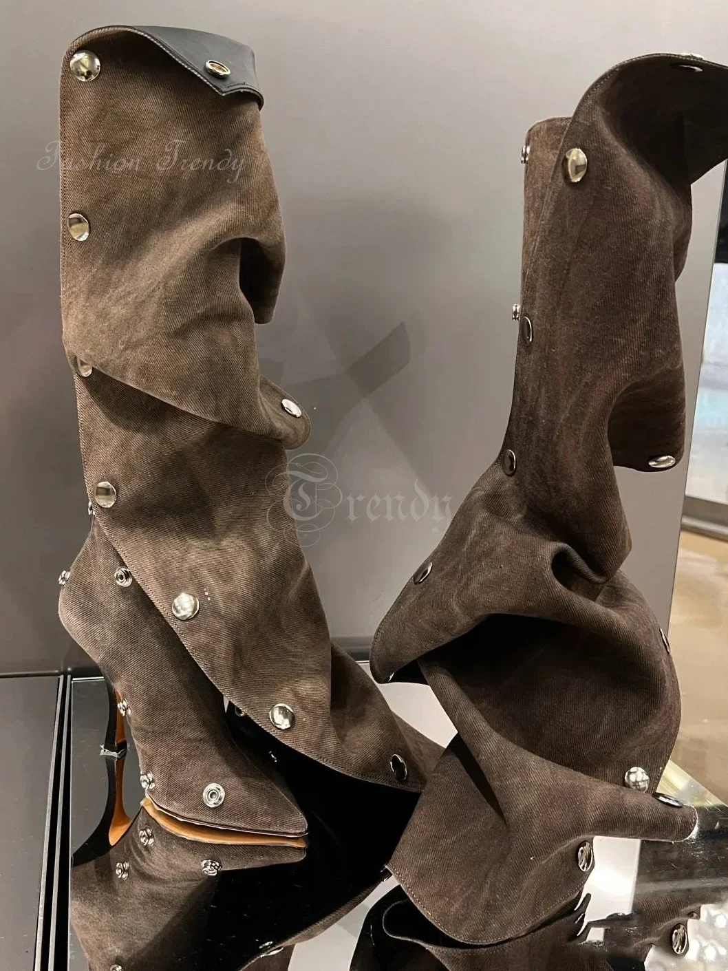 Metal Studs Brown FoldedLight Blue Denim Buckle Knee Boots Design Pointed Toe Stiletto Street Style Stacked Pocket Fashion Shoe
Metal Studs Brown FoldedLight Blue Denim Buckle Knee Boots Design Pointed Toe Stiletto Street Style Stacked Pocket Fashion Shoe