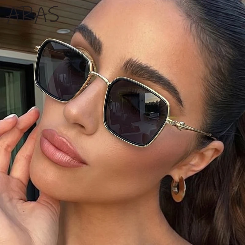 Retro Square Punk Sunglasses Women 2026 Luxury Designer Oversized Metal Frame Vintage Sun Glasses For Ladies Eyewear Shades
Retro Square Punk Sunglasses Women 2026 Luxury Designer Oversized Metal Frame Vintage Sun Glasses For Ladies Eyewear Shades