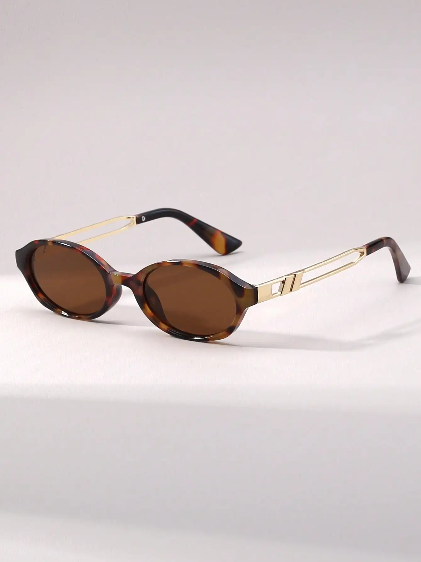 1pc Ladies' Cat Eye Vintage Fashionable Fashion Glasses, Suitable For Catwalk, Beach Party, Street Style
1pc Ladies' Cat Eye Vintage Fashionable Fashion Glasses, Suitable For Catwalk, Beach Party, Street Style