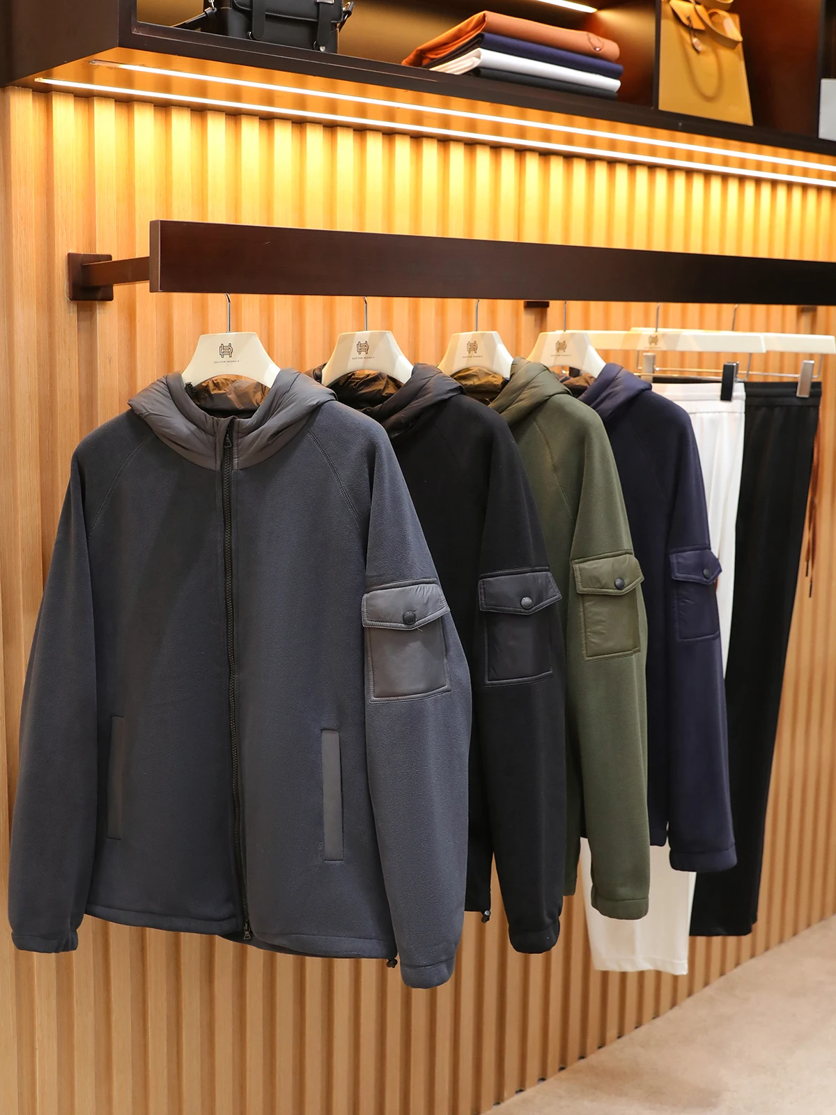 Мужская толстовка с капюшоном Thiened, теплая, свободная, на молнии, верхняя одежда Fce, повседневная, весенне-осенняя, доктор.Huang's 333
Мужская толстовка с капюшоном Thiened, теплая, свободная, на молнии, верхняя одежда Fce, повседневная, весенне-осенняя, доктор.Huang's 333