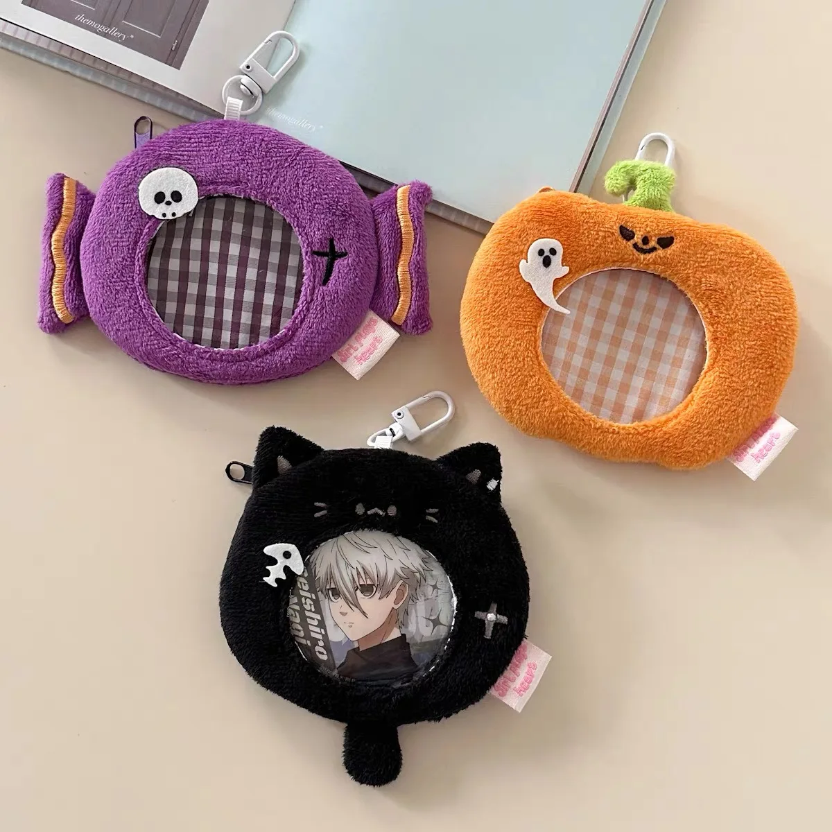 Original Pumpkin Goodie bag Black Cat Style plush card holder Kpop Photocard Holder Round badge display card Pendant Stationery
Original Pumpkin Goodie bag Black Cat Style plush card holder Kpop Photocard Holder Round badge display card Pendant Stationery