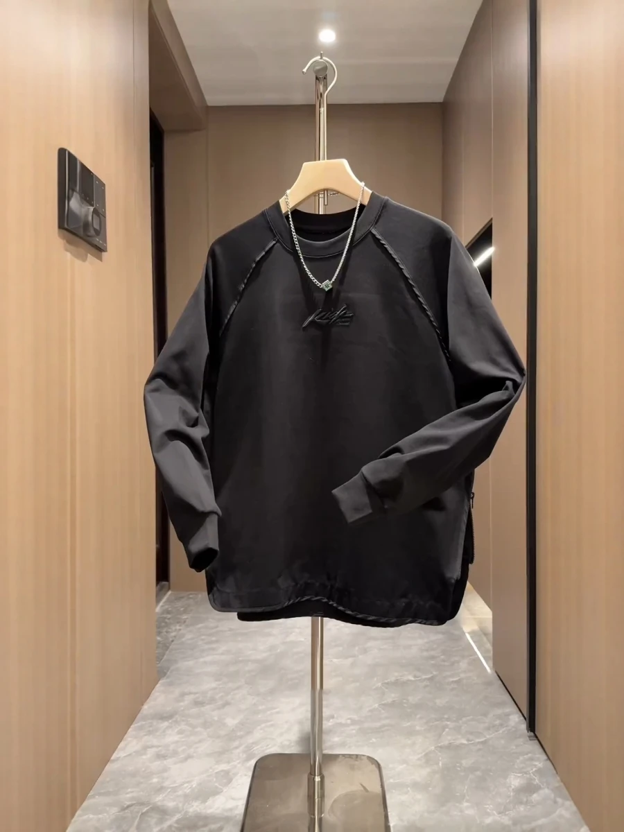 Модный мужской свитшот с молнией и разрезами, с надписями, однотонный, повседневный, свободного кроя, удобный, в корейском стиле, с круглым вырезом
Модный мужской свитшот с молнией и разрезами, с надписями, однотонный, повседневный, свободного кроя, удобный, в корейском стиле, с круглым вырезом