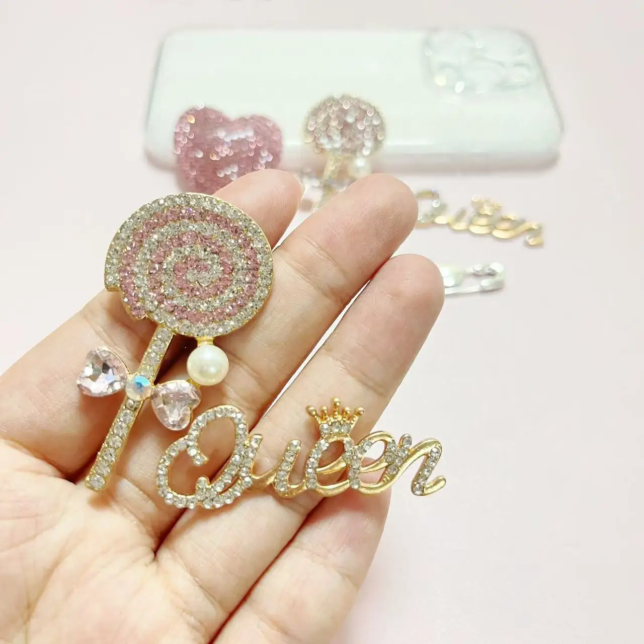 4Pcs Y2K Pink Rhinestone Double Layered Five-pointed Stars Design Pink Diamond Bow Junk Phone Case Ipadcase Decoration Charms
4Pcs Y2K Pink Rhinestone Double Layered Five-pointed Stars Design Pink Diamond Bow Junk Phone Case Ipadcase Decoration Charms