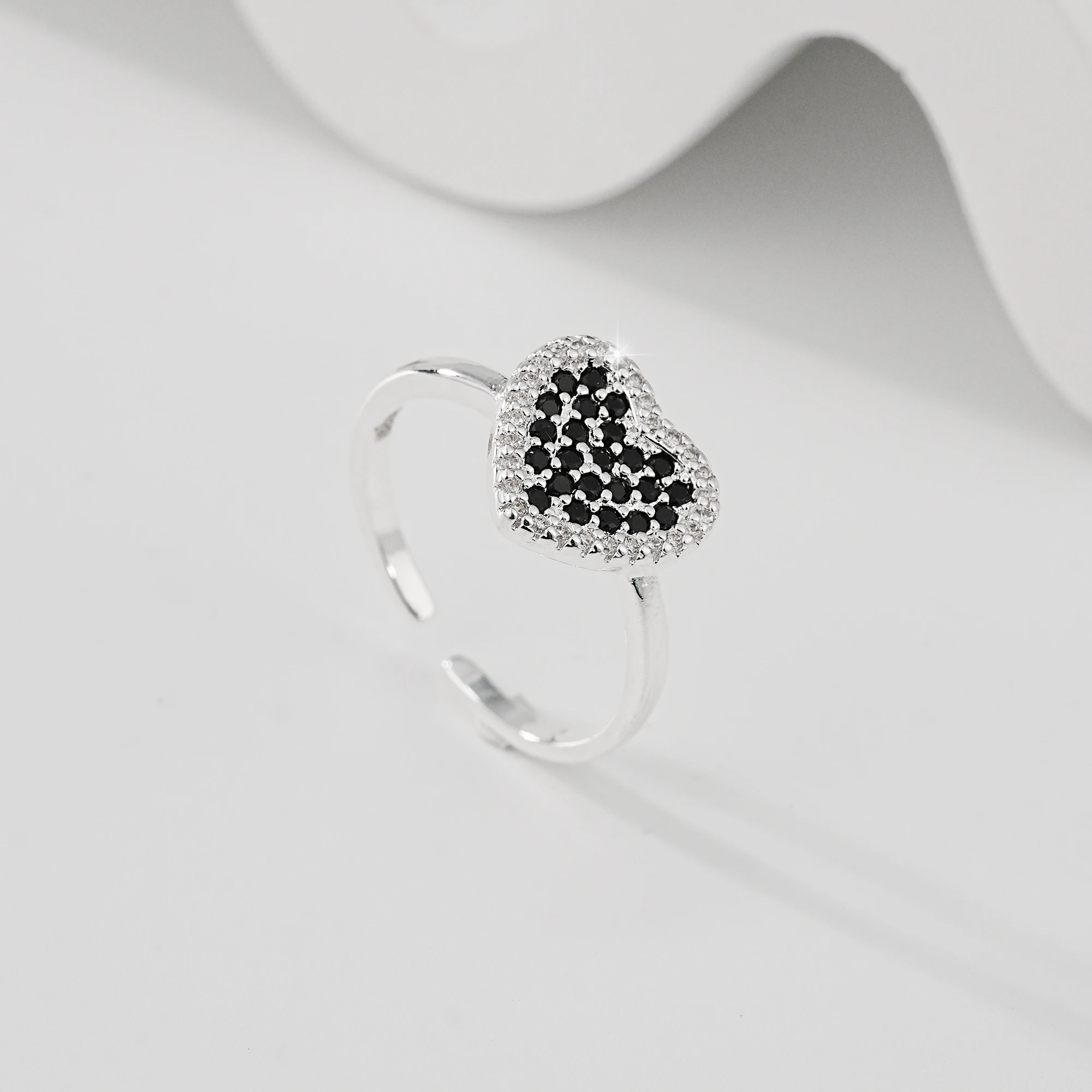 925 Sterling Silver Adjustable Rings for Women Black White Zircon Heart Statement Open Ring for Party Jewelry Gift
925 Sterling Silver Adjustable Rings for Women Black White Zircon Heart Statement Open Ring for Party Jewelry Gift
