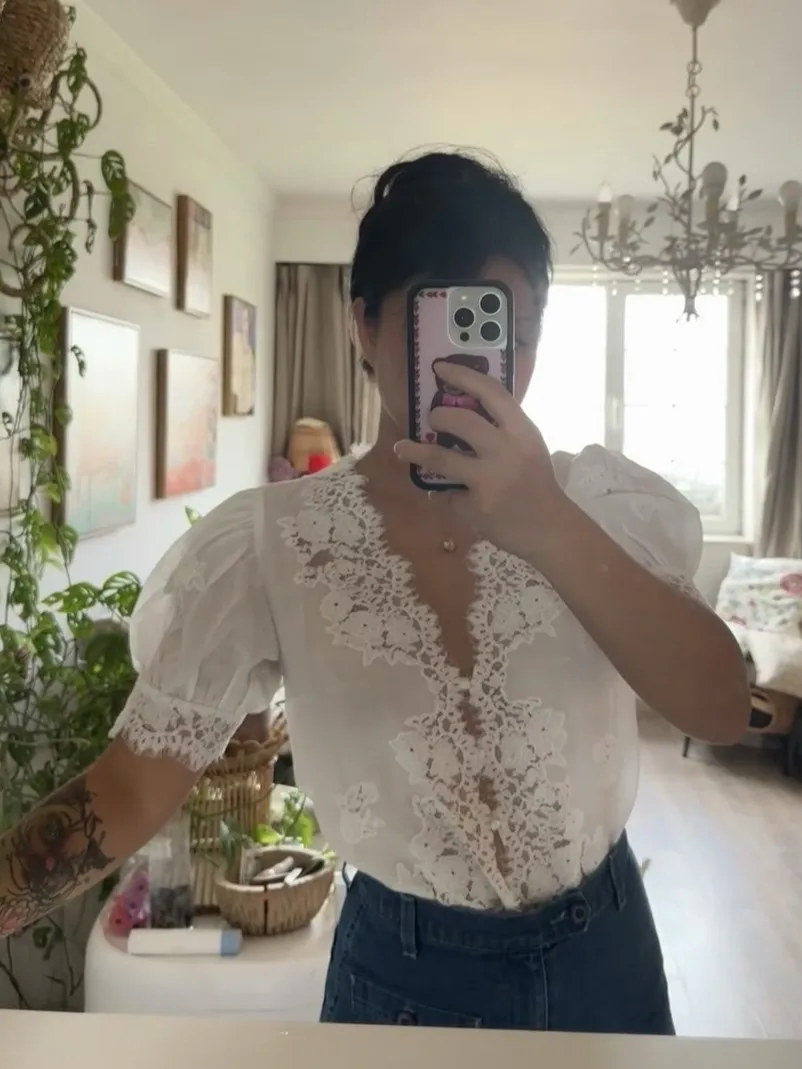 Lace Embroidery Women White Shirt Single Breasted V-Neck Puff Sleeve Casual 100% Ramie Blouse Top
Lace Embroidery Women White Shirt Single Breasted V-Neck Puff Sleeve Casual 100% Ramie Blouse Top