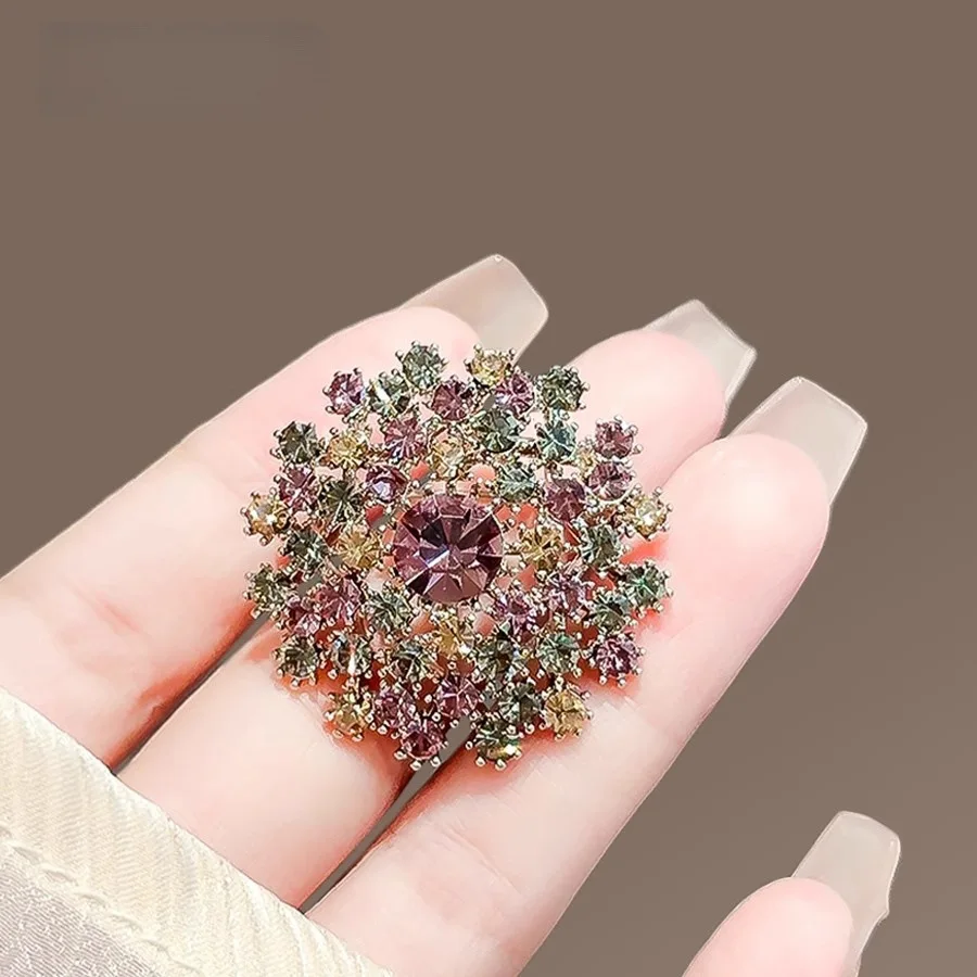 Crystal Rhinestone Brooch Pin Large Flower For Women Fashion Jewelry Temperament Luxury Zinc Alloy Corsage Suit Coat Accessories
Crystal Rhinestone Brooch Pin Large Flower For Women Fashion Jewelry Temperament Luxury Zinc Alloy Corsage Suit Coat Accessories