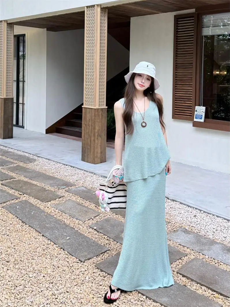 Loose Knitted Two-Piece Set Women's Summer 2026 New Style U-Neck Sleeveless Vest High Waist Skirt Breathable Comfortable
Loose Knitted Two-Piece Set Women's Summer 2026 New Style U-Neck Sleeveless Vest High Waist Skirt Breathable Comfortable