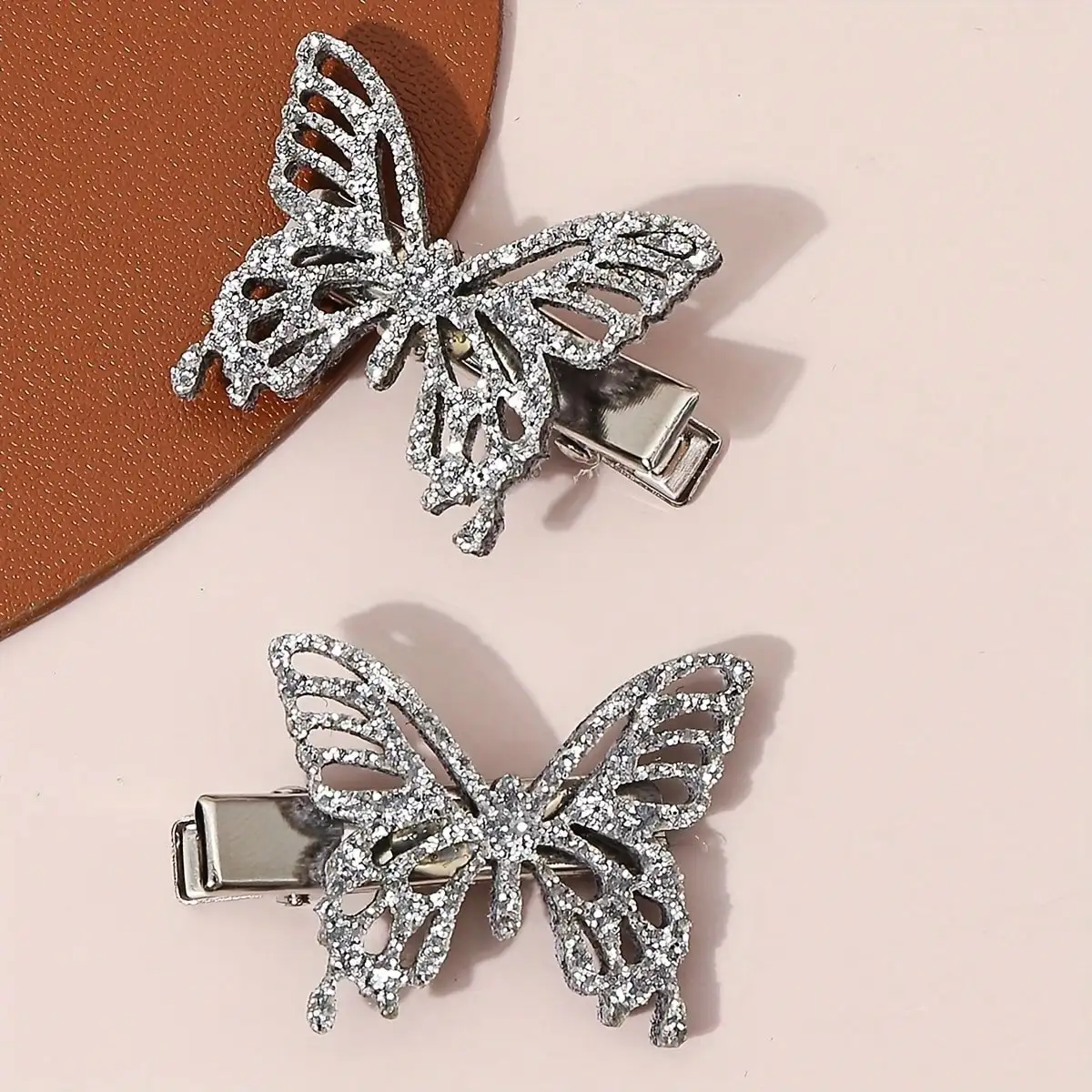 2-Piece Set Silver Pink Butterfly Simple Versatile Hair Clips
2-Piece Set Silver Pink Butterfly Simple Versatile Hair Clips