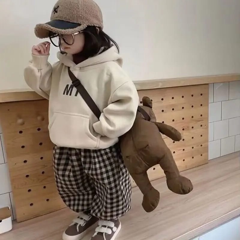 Fashion Letter Girls' Plush Sweatpants Set 2pcs Winter Children's Clothing Korean Style Autumn/Winter Kids' Outfit
Fashion Letter Girls' Plush Sweatpants Set 2pcs Winter Children's Clothing Korean Style Autumn/Winter Kids' Outfit