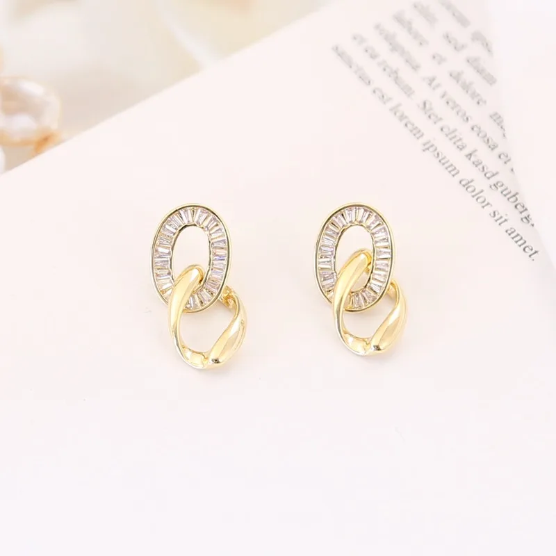 Новые серьги-цепочки с цирконами, серебро 925 пробы, высококачественные, легкие, роскошные, простые, модные, универсальные, нишевые серьги-гвоздики
Новые серьги-цепочки с цирконами, серебро 925 пробы, высококачественные, легкие, роскошные, простые, модные, универсальные, нишевые серьги-гвоздики