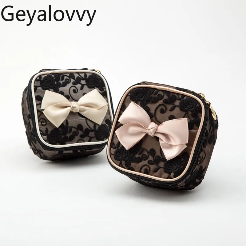 French Style Lace Cosmetic Bags for Women Small Square 2025 New Storage Portable Mini Makeup Bag Travel Jewelry Box
French Style Lace Cosmetic Bags for Women Small Square 2025 New Storage Portable Mini Makeup Bag Travel Jewelry Box