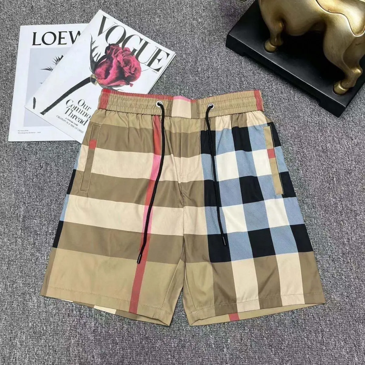 2025 new shorts summer trend men's and women's same high-quality five-point pants versatile casual plaid fashion
2025 new shorts summer trend men's and women's same high-quality five-point pants versatile casual plaid fashion