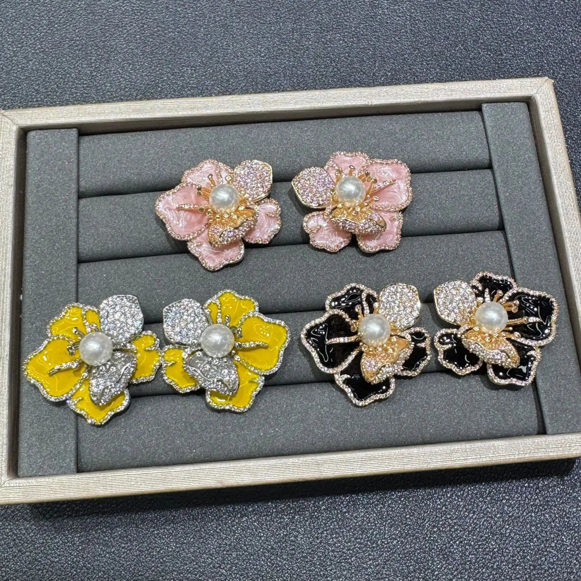 Enamel Flower Stud Earrings with Pearl Center and Pave CZ for Women earrings Party Jewelry yellow black pink petals floral
Enamel Flower Stud Earrings with Pearl Center and Pave CZ for Women earrings Party Jewelry yellow black pink petals floral