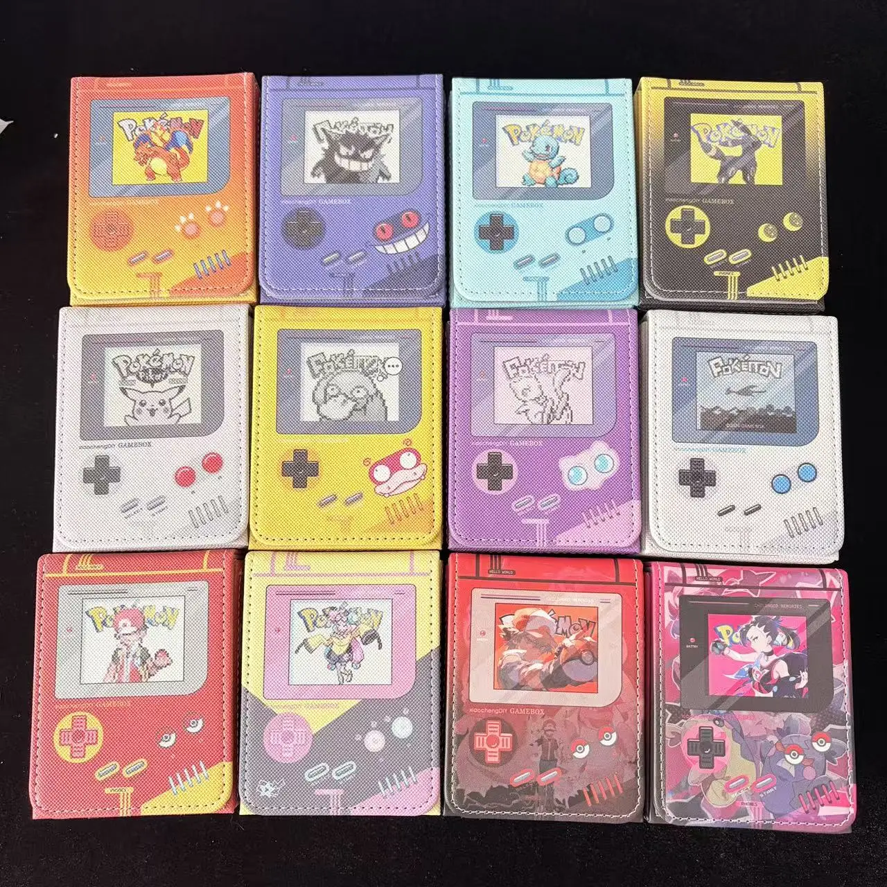 Коробка для хранения карт PTCG 12type Psyduck в стиле ретро Game Boy Pixel: Psyduck, Gengar, Mewtwo, Iono. Коллекционная коробка для игровых карт, аниме-подарок.
Коробка для хранения карт PTCG 12type Psyduck в стиле ретро Game Boy Pixel: Psyduck, Gengar, Mewtwo, Iono. Коллекционная коробка для игровых карт, аниме-подарок.