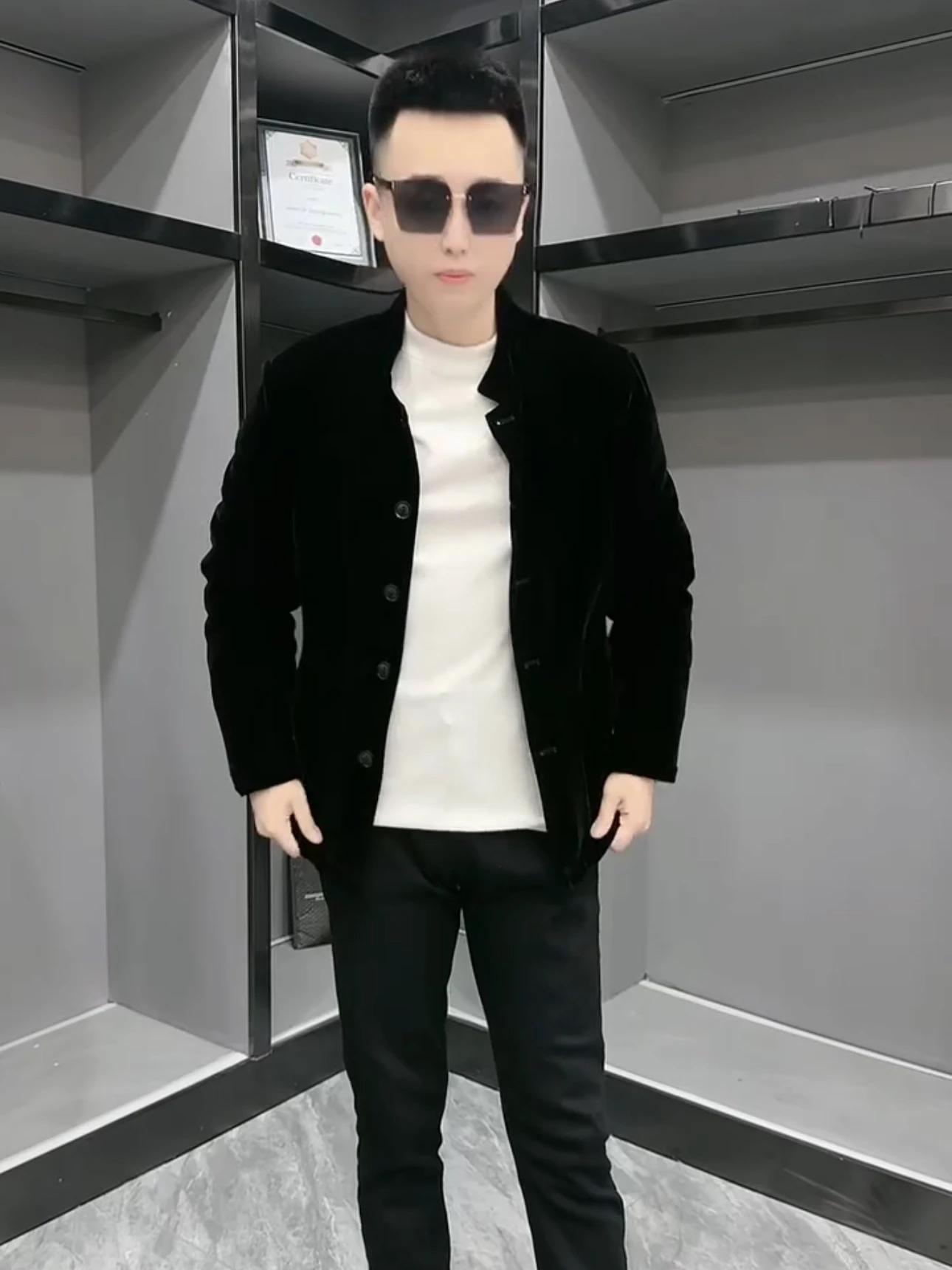 Мужская утепленная хлопковая куртка 2025 года, новая зимняя повседневная универсальная верхняя одежда с длинными рукавами на пуговицах
Мужская утепленная хлопковая куртка 2025 года, новая зимняя повседневная универсальная верхняя одежда с длинными рукавами на пуговицах