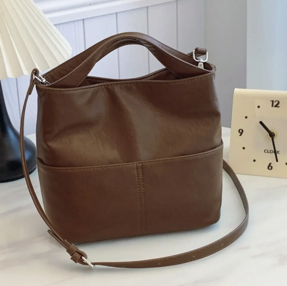 Lightweight PU Soft Leather Handbag Large Capacity Women's Oversized Shoulder Bag Casual Style Commuter Bag
Lightweight PU Soft Leather Handbag Large Capacity Women's Oversized Shoulder Bag Casual Style Commuter Bag