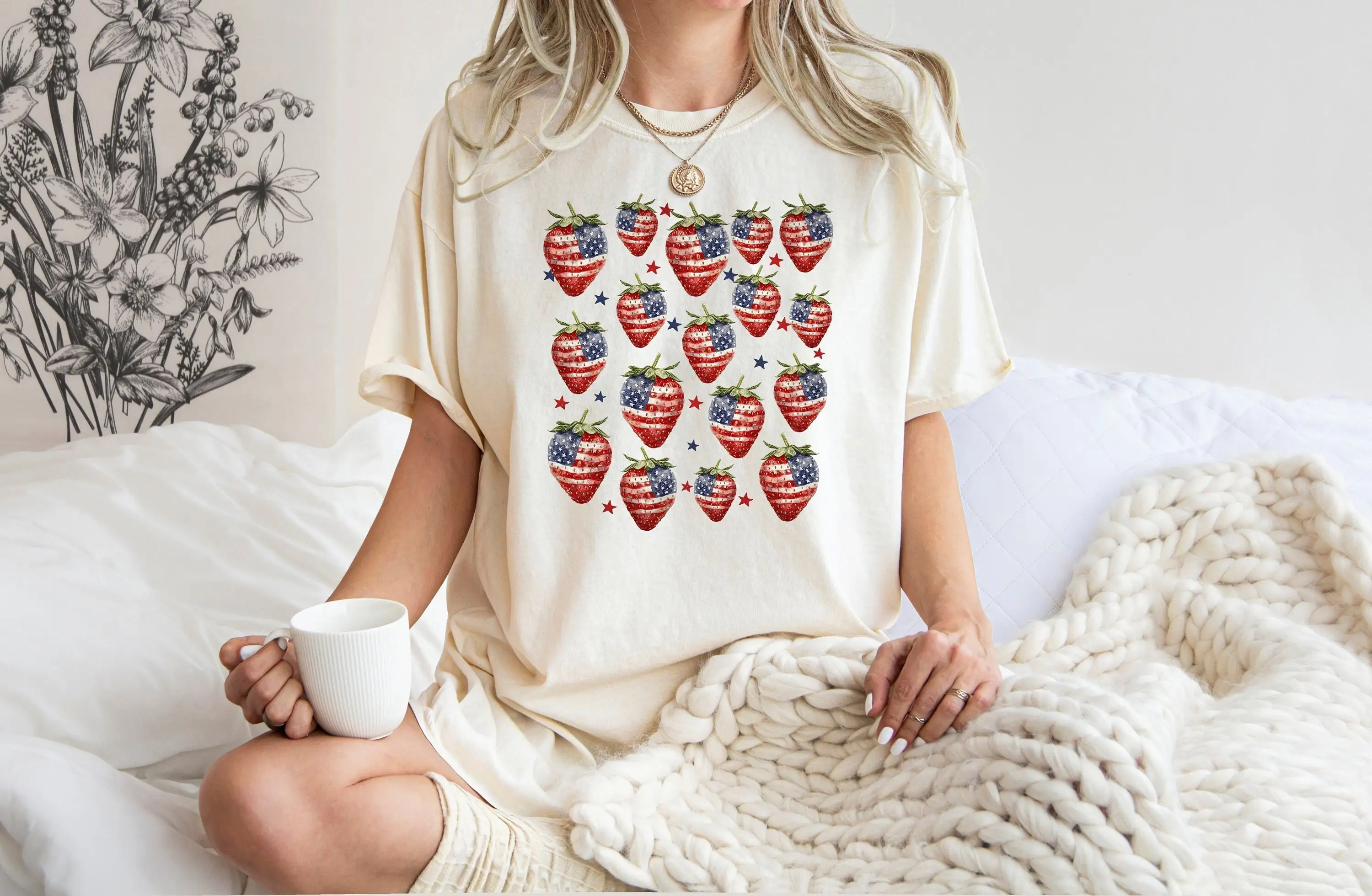 Vintage Cartoon American Flag Strawberries Print Female Shirt New Trend Independence Day Women T-shirt Stylish Casual Girl Tee
Vintage Cartoon American Flag Strawberries Print Female Shirt New Trend Independence Day Women T-shirt Stylish Casual Girl Tee