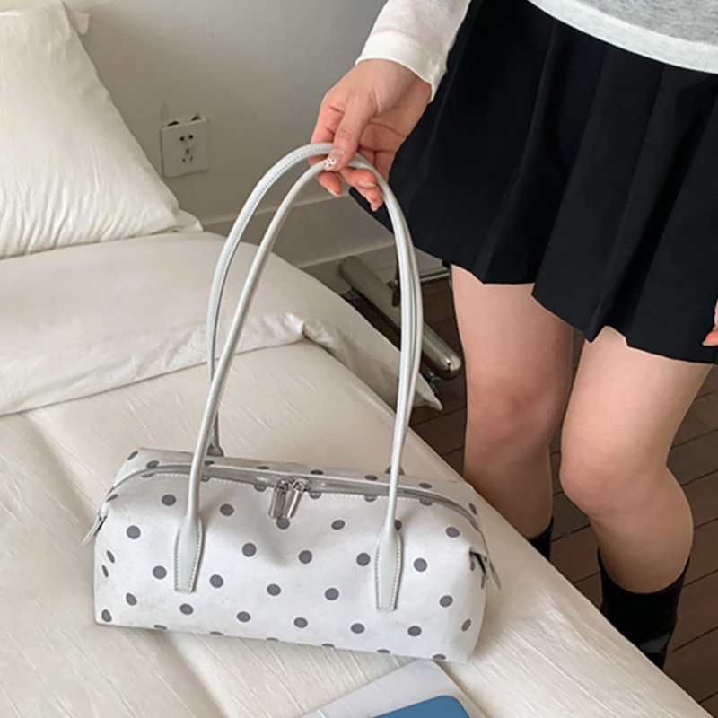 Korean Polka Dot Design Tote Bag Vintage Frosted Leather Pillow Shaped Underarm Bag Casual Versatile Large Capacity Shoulder Bag
Korean Polka Dot Design Tote Bag Vintage Frosted Leather Pillow Shaped Underarm Bag Casual Versatile Large Capacity Shoulder Bag