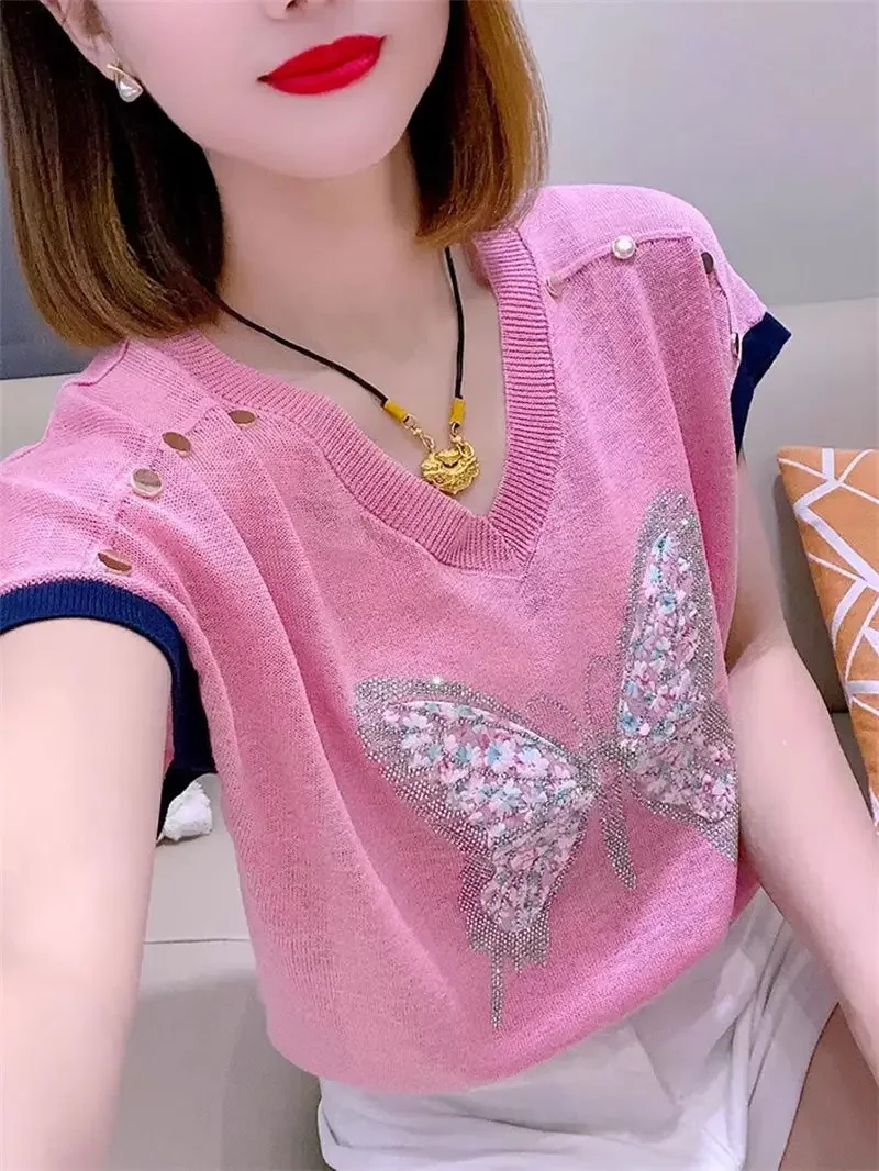 Женский топ с бабочкой и бриллиантами, лето 2022, новый стиль, свитер из ледяного шелка с v-образным вырезом и короткими рукавами
Женский топ с бабочкой и бриллиантами, лето 2022, новый стиль, свитер из ледяного шелка с v-образным вырезом и короткими рукавами